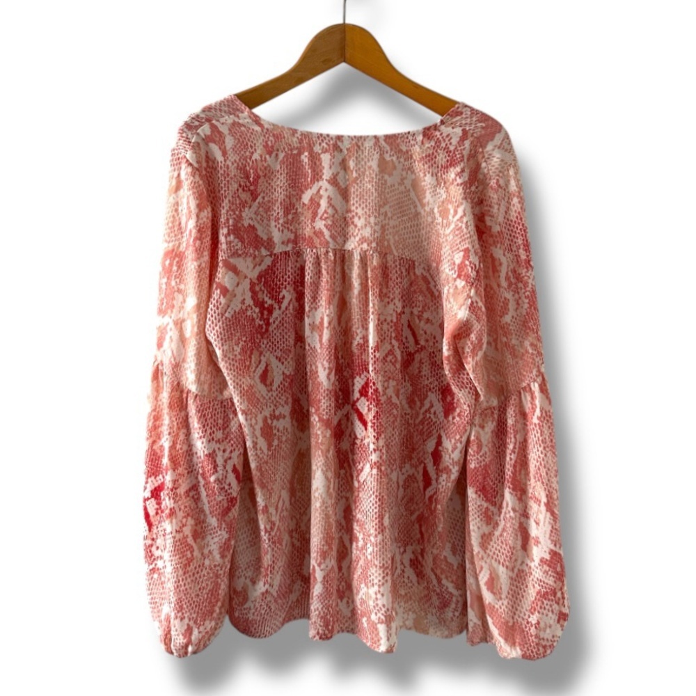 Cabi 5708 Bethany Pink Snakeprint Long Sleeve V-Neck Top Women’s Size Large - Picture 4 of 16